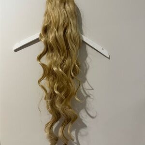 Blonde Wavy Pony Tail Hair Extension NWOT